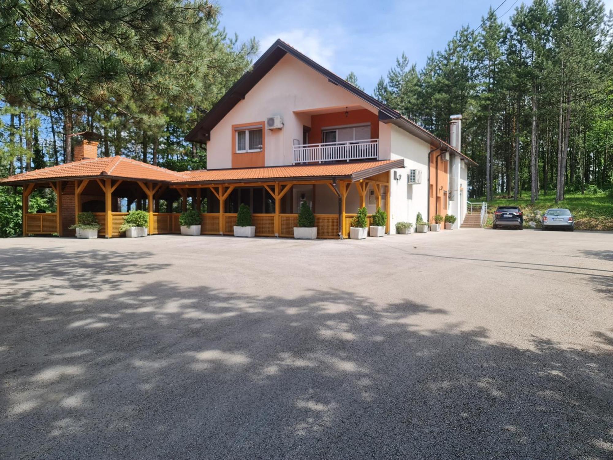 Villa Hukic Tuzla Exteriör bild